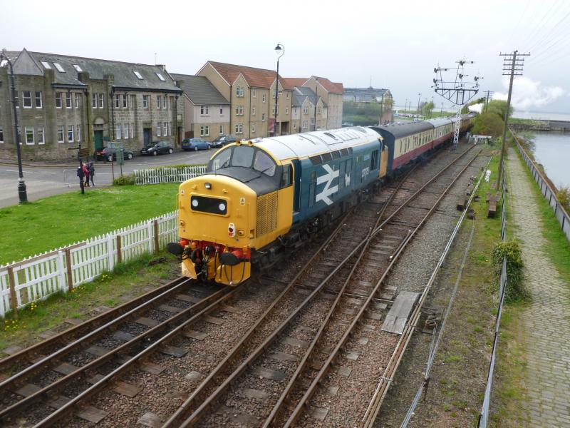 37175: 37175 pushing the Day out with Thomas train Photo of 37175