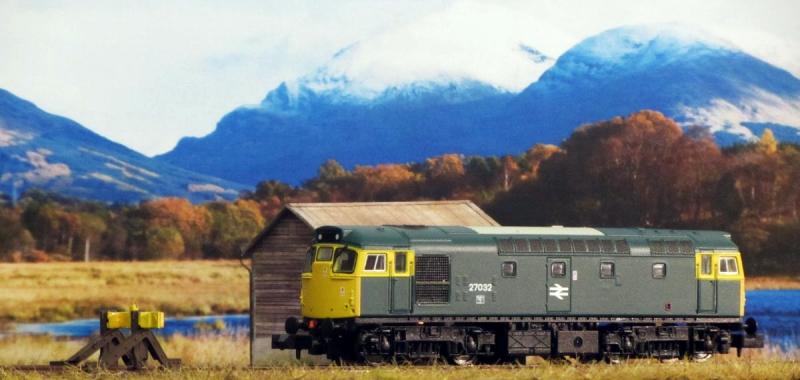 MacRat on the WHL: Dapol's superb model of a class 27 rests on this tiny photographing module and awaits duty on the West Highland Line. ©westhighlandline.com Photo of MacRat on the WHL