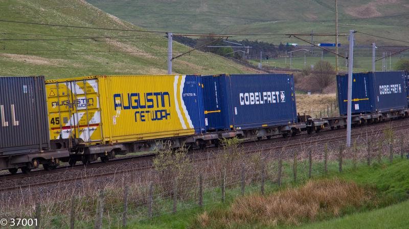 Roy worthy boxes on 4M82: Not seen this logo on a container before. roy frothing at this one probably... Photo of Roy worthy boxes on 4M82