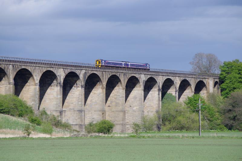 158733: 158733 15May2013. Crossing Linlithgow Viaduct with a Dunblane train. Photo of 158733