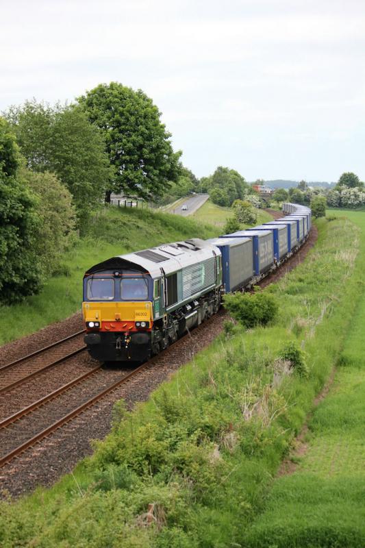 4D47 Inverness - Mossend Stobart: 66302 Luncarty heading for Perth 10_06
Tone in passing bridge Photo of 4D47 Inverness - Mossend Stobart