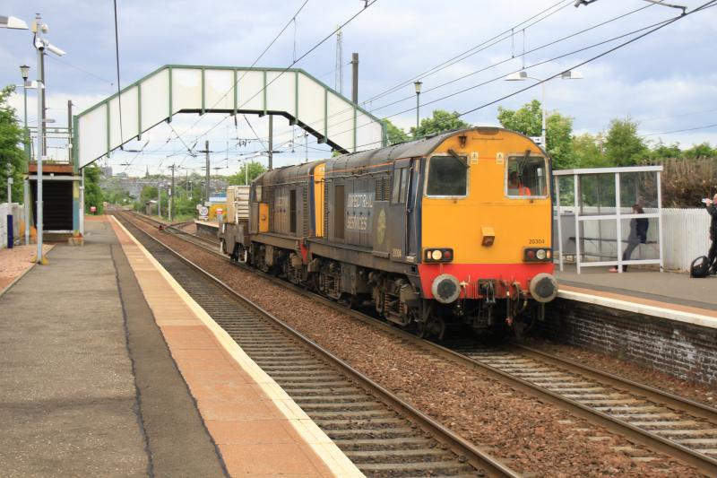 20304 + 20302 on 6M50: 20304 + 20302 on the 15.12 6M50 Torness to Carlisle passing through Slateford on 13/06/2013. No sun 2 out of 3 can't be bad. Photo of 20304 + 20302 on 6M50