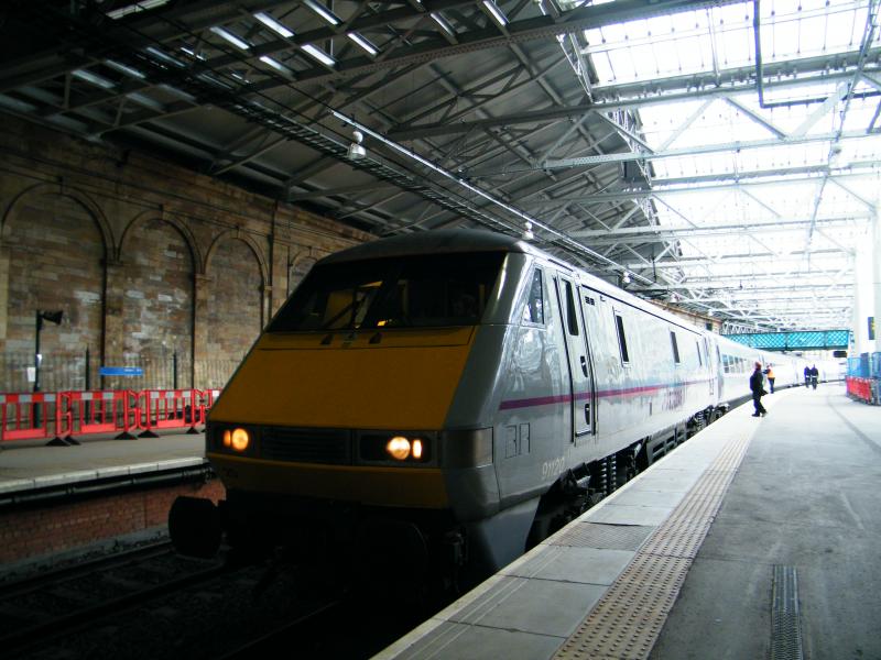 Class 91 at Edinburgh Waverley: Class 91 no 91120 sits in Edinburgh Waverley after an Express from London Kings Cross on the 1th of April 2013 Photo of Class 91 at Edinburgh Waverley