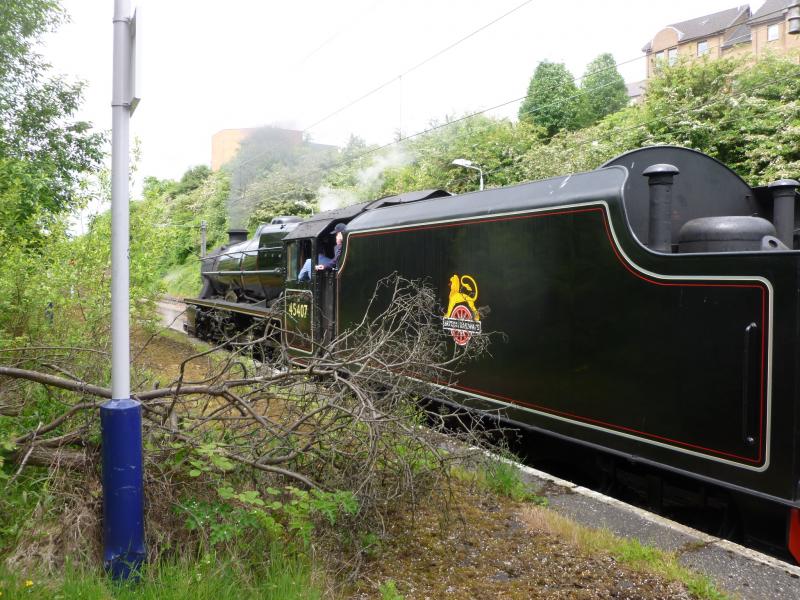 45407: waiting for signal Singer Photo of 45407