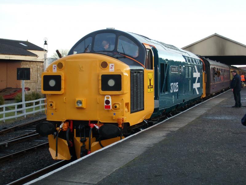 Boness Station: A class 37, Inverness TMD prepares to leave Bonness Station in late December 2007. Photo of Boness Station