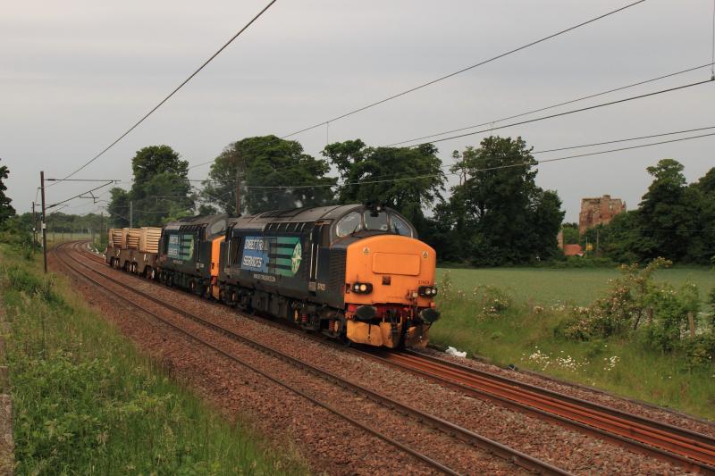 6S43 at redhouse Castle: 37423 + 37409 on 6S43 06.42 Carlisle to Torness Power Stn passing Redhouse Castle on 27/06/2013 Photo of 6S43 at redhouse Castle