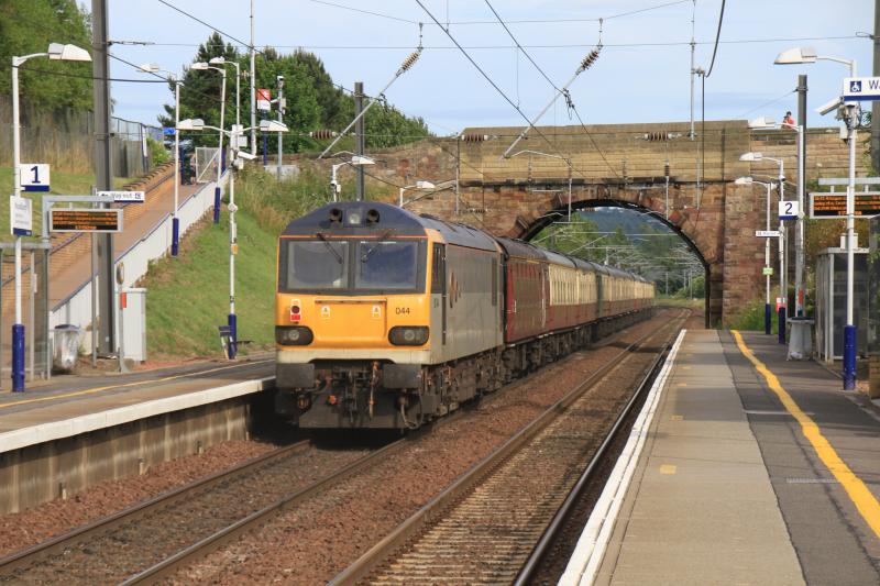 92010 at Musselburgh: 92010 on the rear with 92044 on 1Z93 16.09 Glasgow Central to Doncaster passing through Musselburgh stn.on 06/07/2013 Photo of 92010 at Musselburgh