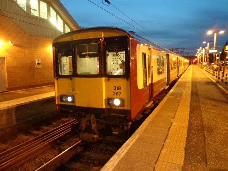 318 267 at Motherwell : Photo of 318 267 at Motherwell
