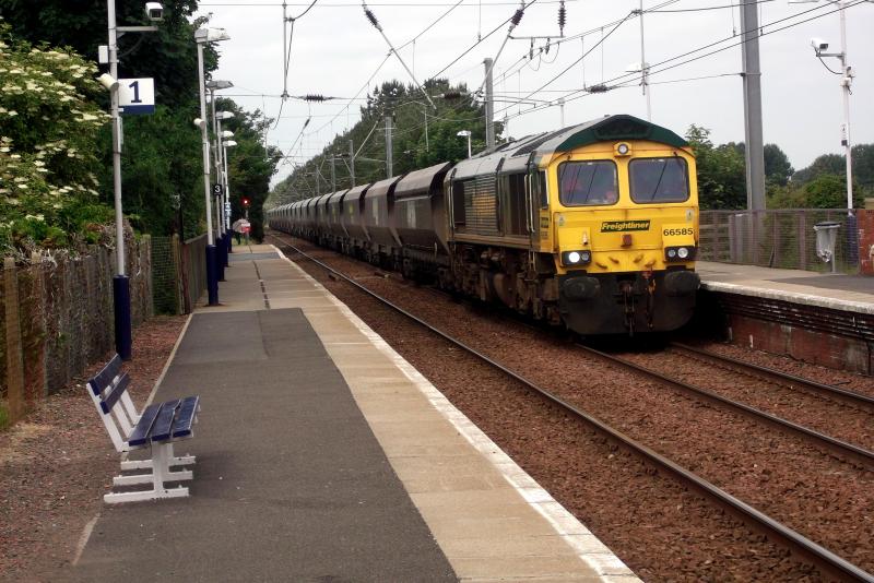 66585 at Barassie: Freightliner 66585 arrives at Barassie, to perfomr a run round in the yard, with 4S13 empty coal hoppers from Stourton to Hunterston on Wednesday 10th July 2013. Photo of 66585 at Barassie