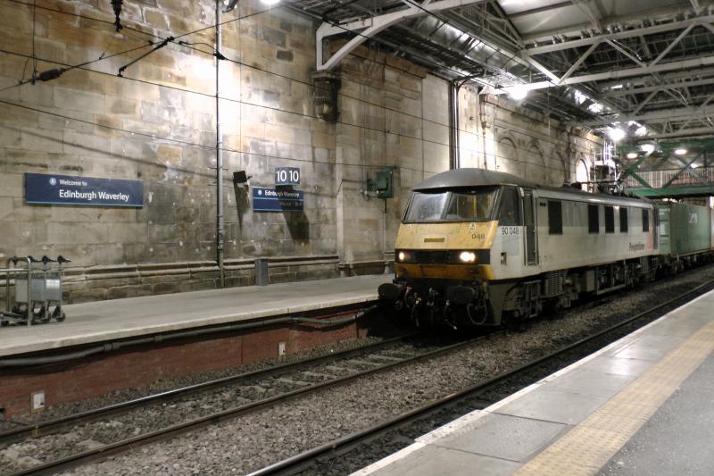 Welcome to Edinburgh Waverley 90048: Photo of Welcome to Edinburgh Waverley 90048