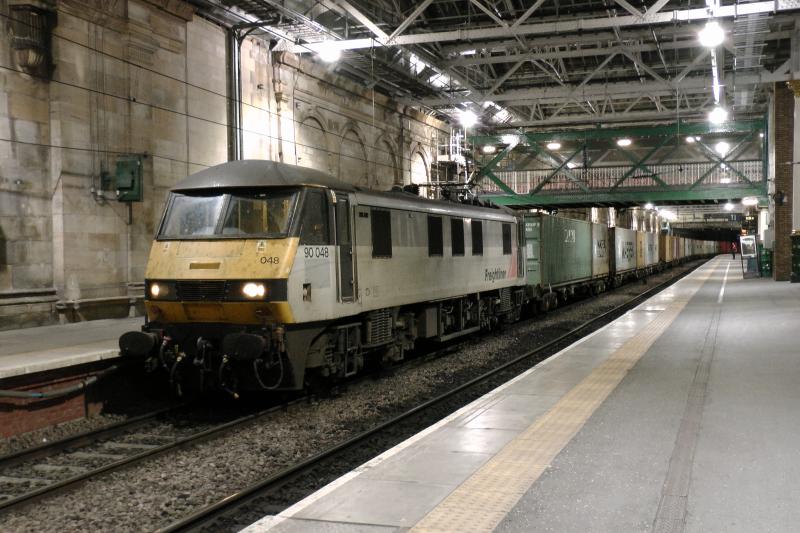 90048 4L89 180713 Edinburgh Waverley: Photo of 90048 4L89 180713 Edinburgh Waverley
