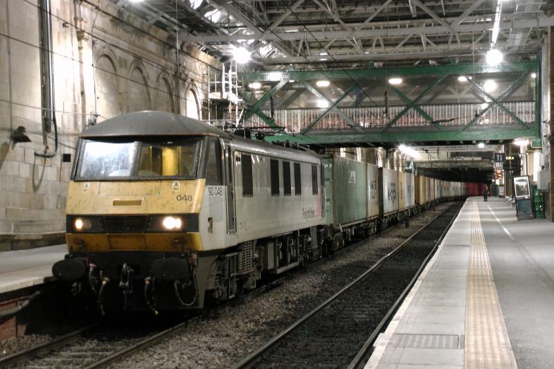90048 4L89 180713 Edinburgh Waverley: Photo of 90048 4L89 180713 Edinburgh Waverley