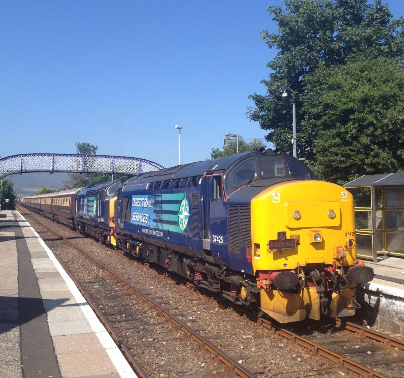 37425 37423 20/07/13 Northern Belle at Brora: Photo of 37425 37423 20/07/13 Northern Belle at Brora
