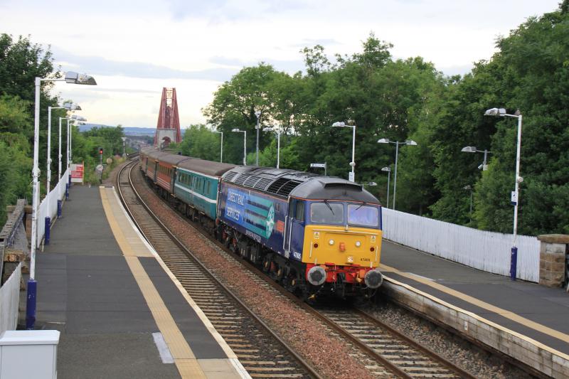 1Z91: 47805 leading 47501 on 1Z91 16.37 Dundee to Blackpool North passing through Dalmeny on 31/07/2013 Photo of 1Z91