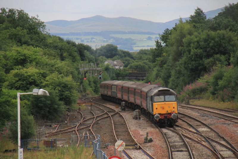 1Z91: 47501 on the rearwith 47805 on 1Z91 16.37 Dundee to Blackpool North passing Dalmeny Jct on 31/07/20 Photo of 1Z91
