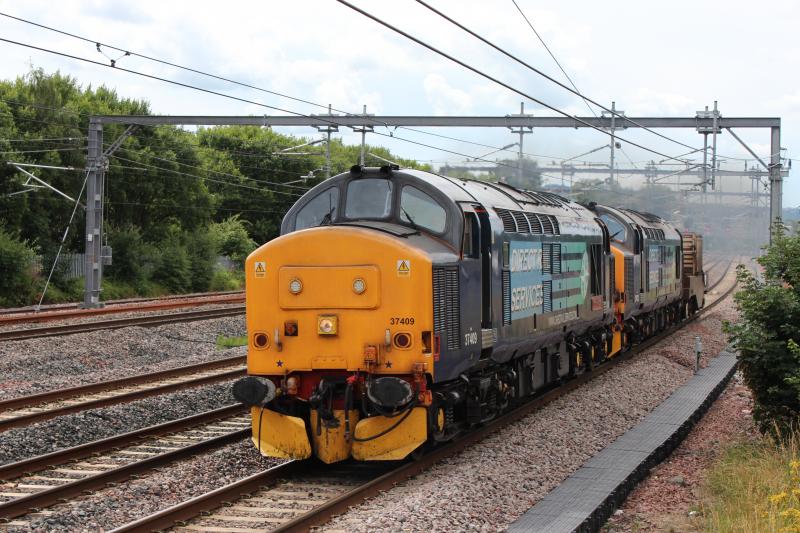 6m22: 37409 + 37423 at arklston jtn on todays 6m22. Photo of 6m22