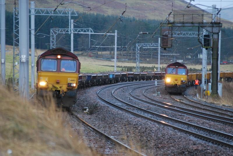 GMtastic??: EWS 66107 sits in the Down loop at Abington with a fellow EWS 66xxx in the other loop.. Photo of GMtastic??