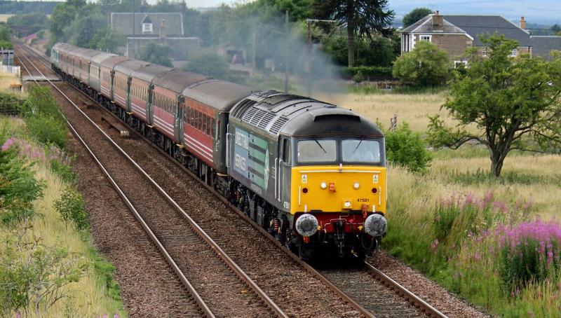 1Z90 Blackpool North-Dundee: 47501 T+T 47805 Photo of 1Z90 Blackpool North-Dundee