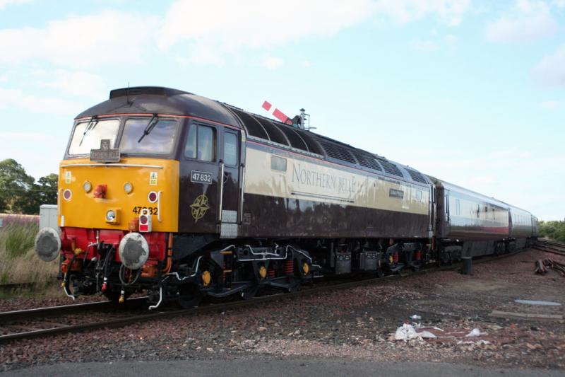 Class 47 832: 47832 as tail end charlie heading out of Leuchars on the Northern Belle 3rd August at 1807 Photo of Class 47 832
