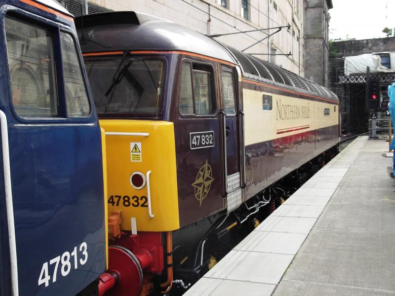 47832 at platform 8 in Waverley: 47832 with 47813 at platform 8 in Waverley. Working 1Z68 London Kings Cross to Leuchars Northern Belle on 3rd August 2013. Photo of 47832 at platform 8 in Waverley