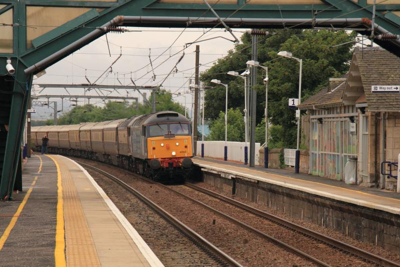 1Z71: 47813 with 47832 0n 1Z71 11.03 Leuchars to London kings Cross approaching the Prestonpans loop on 05/08/2013. Keith & his dog watching. Photo of 1Z71