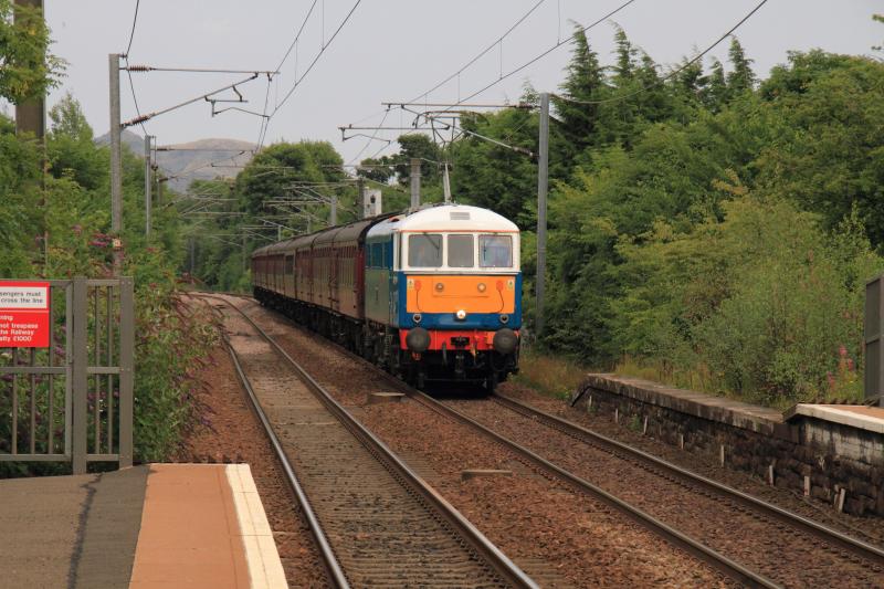 Photo of 86259 approaching Kingsknowe