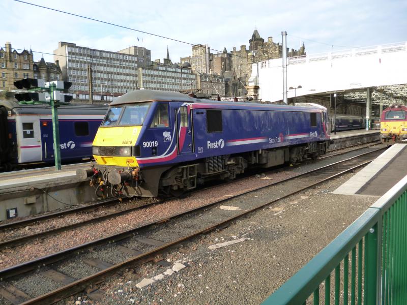 90019: Edinburgh 14th aug 2013 Photo of 90019