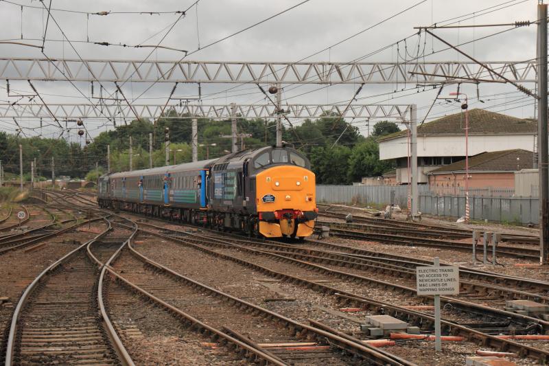 Drs Charter: 37261 leading 37423 0n 1Z?? the 14.40 Newcastle to Carlisle approaching Platform 3 Carlisle on 17/08/2013
Photo of Drs Charter