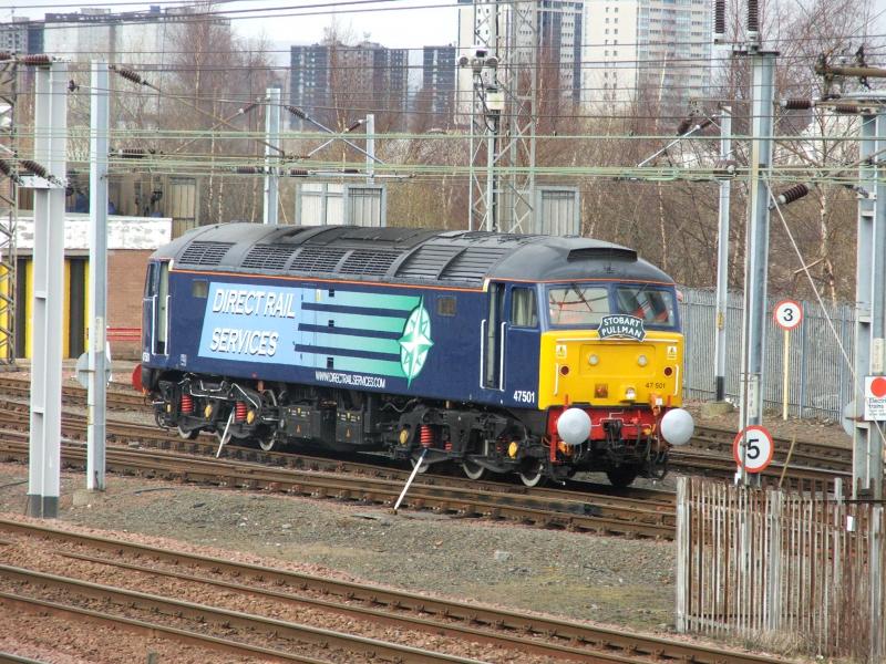 47501 Draws of: Finally decided the 501 & 802 cannot make connection and 501 is drawn of & sets back to then allow 802 to come forward Photo of 47501 Draws of
