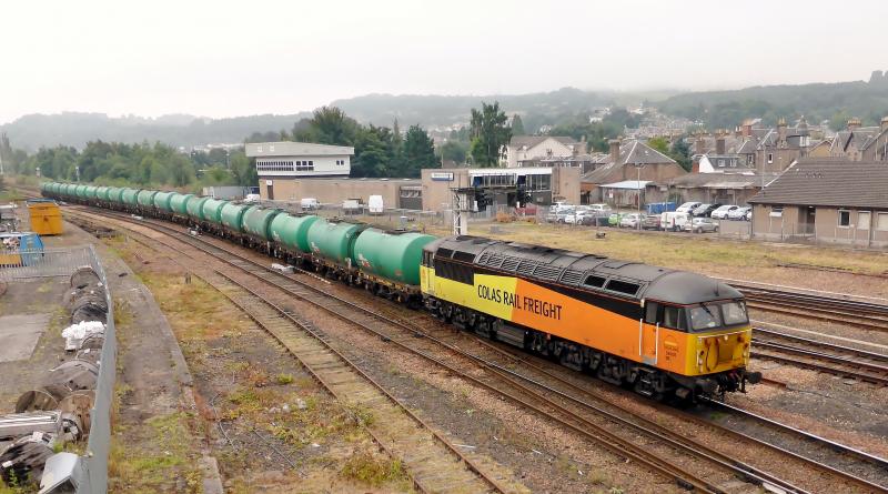 56105 at Perth with the Grangemouth to Linkswood Tanks on 23rd Aug 2013 : Photo of 56105 at Perth with the Grangemouth to Linkswood Tanks on 23rd Aug 2013