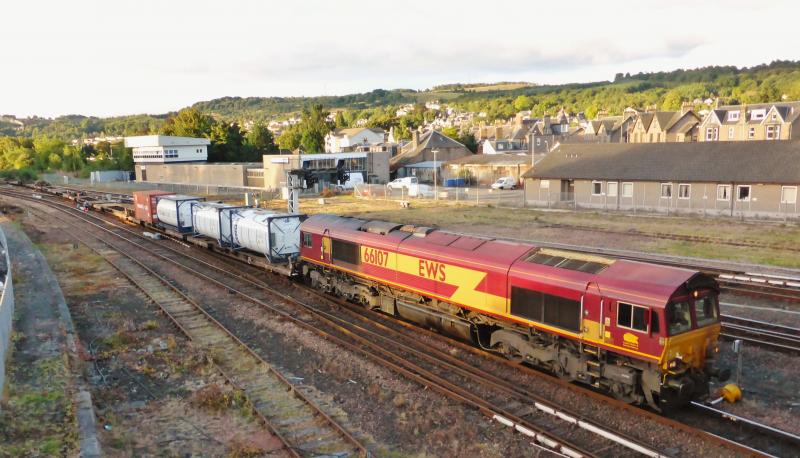 66107 with Grangemouth to Elgin freight at Perth on 3rd Sep 2013: Photo of 66107 with Grangemouth to Elgin freight at Perth on 3rd Sep 2013