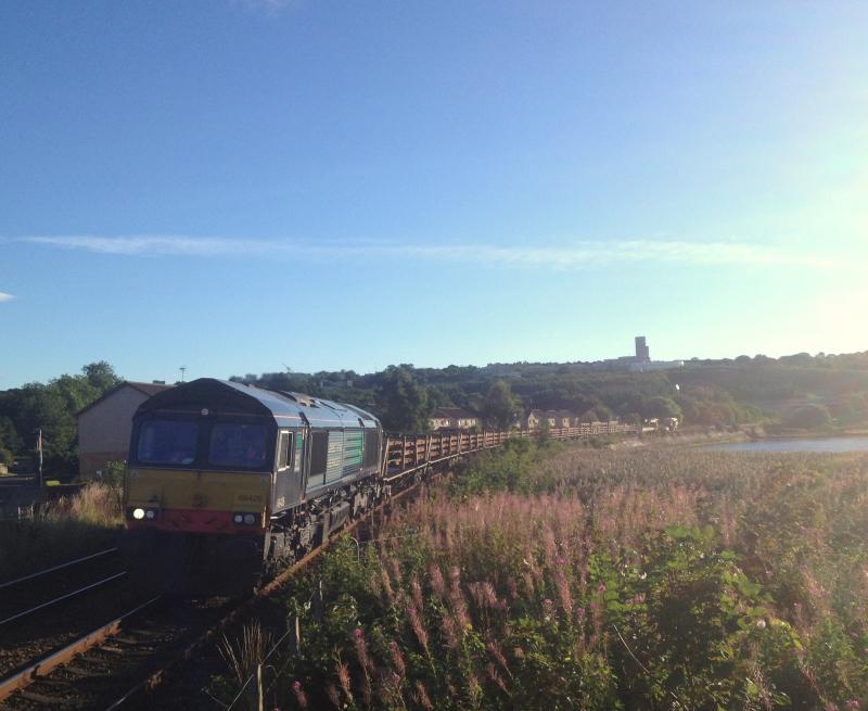 66426 6K12 Dyce to Mossend at Invergowrie Bay: Photo of 66426 6K12 Dyce to Mossend at Invergowrie Bay