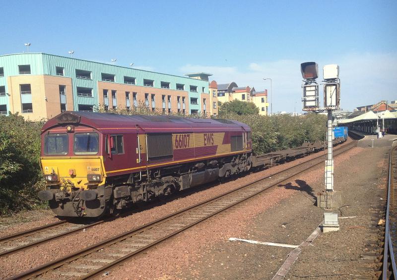 66107 4D31 Elgin to Grangemouth TDG 'Whisky-ex' at Dundee : Photo of 66107 4D31 Elgin to Grangemouth TDG 'Whisky-ex' at Dundee