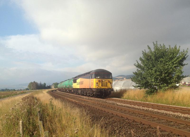 56105 Linkswood tanks at Inchyra: Photo of 56105 Linkswood tanks at Inchyra