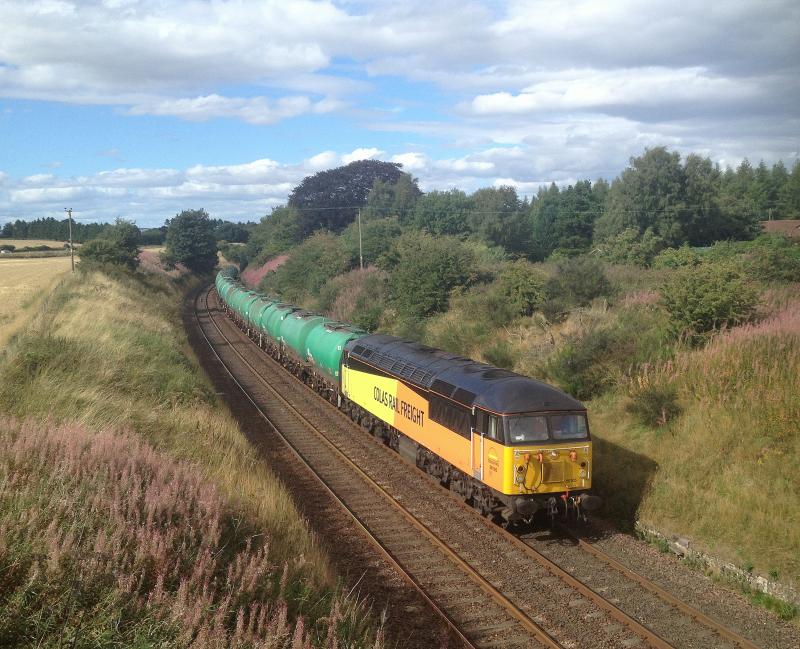 56105 Linkswood empties near Markinch: Photo of 56105 Linkswood empties near Markinch