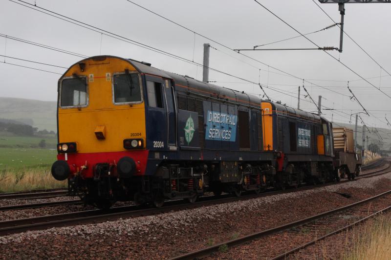 6m22: 20304+20309 on the 6m22 flasks passing abington Photo of 6m22