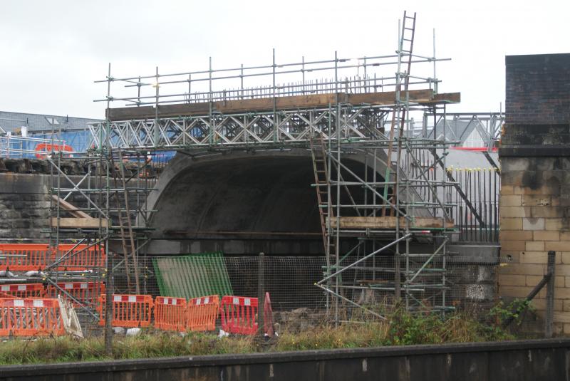 Edge protection in place at Shore Road Span 5: Edge protection was put in place at either side of Shore Road Span 5 last night. 12.09.13 Photo of Edge protection in place at Shore Road Span 5