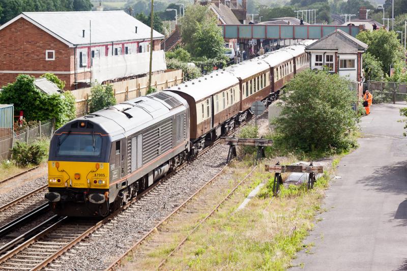 VSOE Pullmans: 67005 powers the Pullmans away from Wareham station having paused to drop off the pilotman and branch token. Hopefully next year the Swanage Railway will be running back to Wareham after a period of 43 years. Photo of VSOE Pullmans