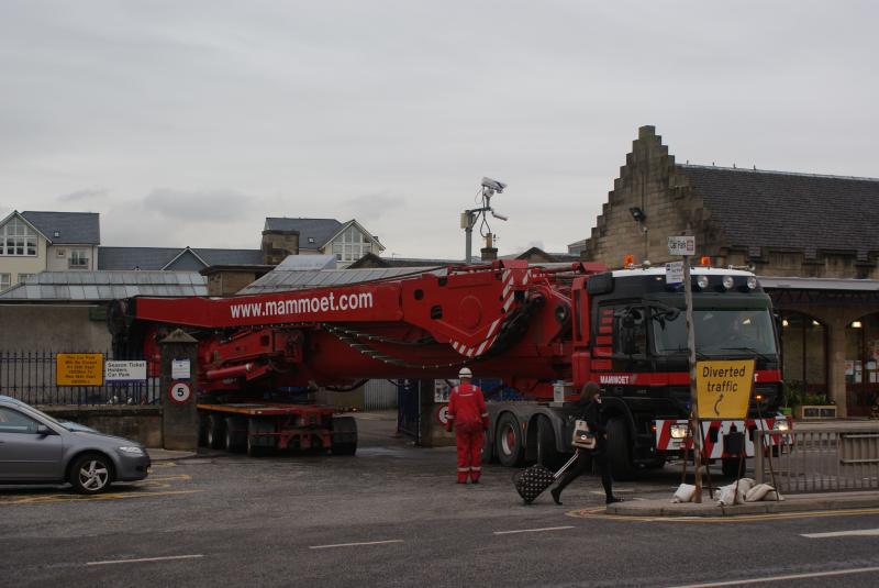 The jib of the BIG crane arriving at Stirling: The jib of the BIG crane arriving at Stirling. 13.09.13 Photo of The jib of the BIG crane arriving at Stirling