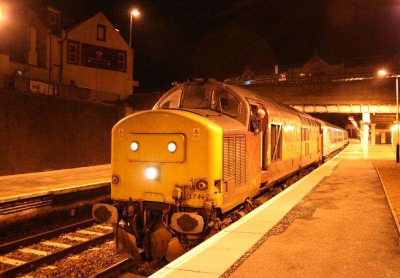 EWS 37417: EWS 37417 pauses at Arbroath with 1B16, 21:42 Aberdeen - London Euston Caledonian Sleeper
Photo of EWS 37417