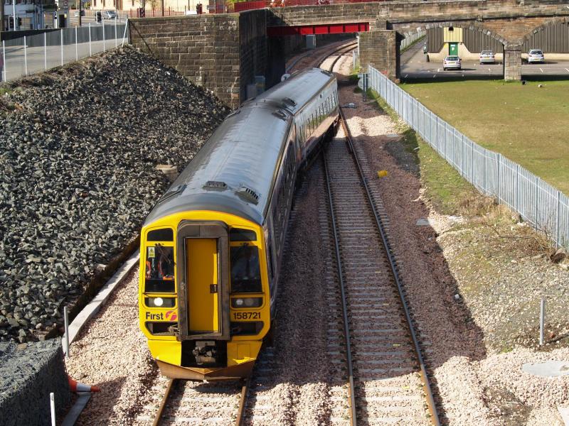 158721 arriving Alloa station.: A moment in history as the railway return to Alloa after nearly 40 years. 158721 arrives at Alloa station with the First route learning run on 02 April 2008. Photo of 158721 arriving Alloa station.