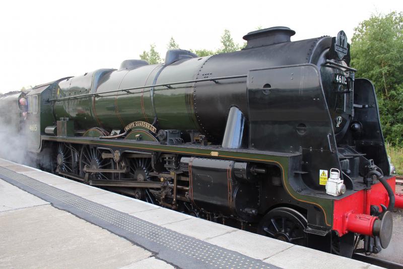 46115 Scots Guardsman at Perth: Scots Guardsman having arrived at Perth Photo of 46115 Scots Guardsman at Perth