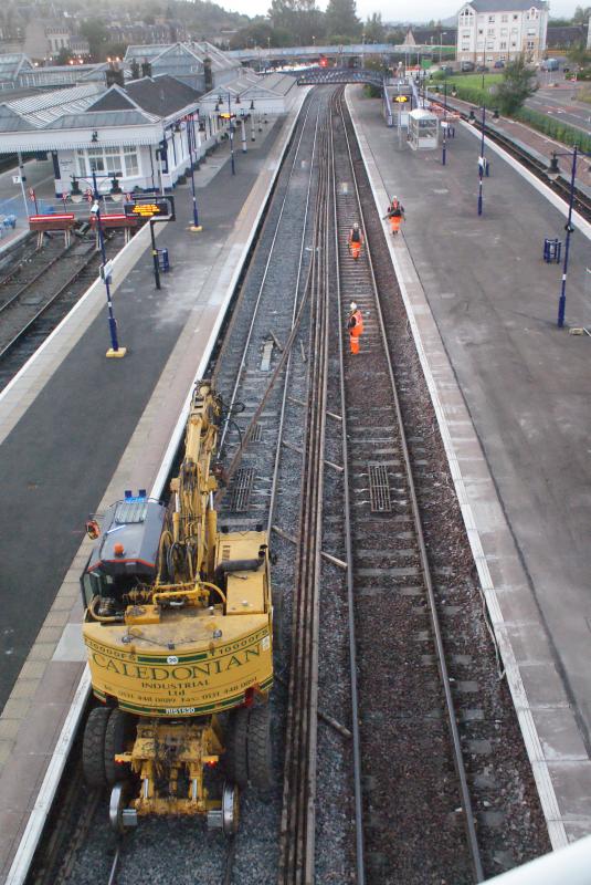Shifting lengths of rail at P.6 Stirling: Shifting lengths of rail at P.6 Stirling on the evening of 29.09.13. Photo of Shifting lengths of rail at P.6 Stirling