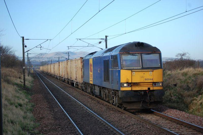 60044_A.jpg: 60044 approaches Wallyford with the loaded Edinburgh binliner 6B41 0755 Powderhall to Oxwellmains on the 17th March 2008 Photo of 60044_A.jpg