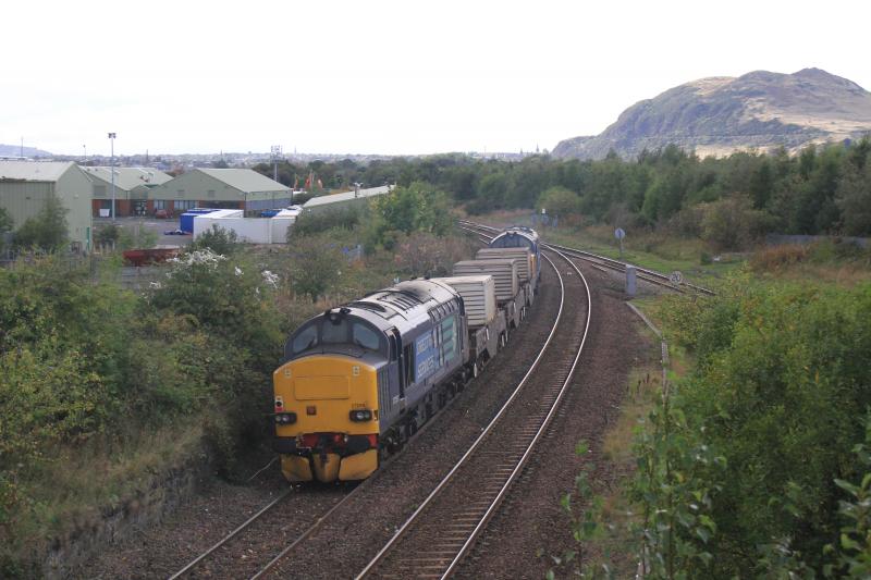 6M50 topn Tailed for a change: 37218 topn tailed with 37259 0n 6M50 15.12 Torness Power Stn to Carlisle Kingmoor approaching Niddrie West Jct on 08/10/2013 Photo of 6M50 topn Tailed for a change