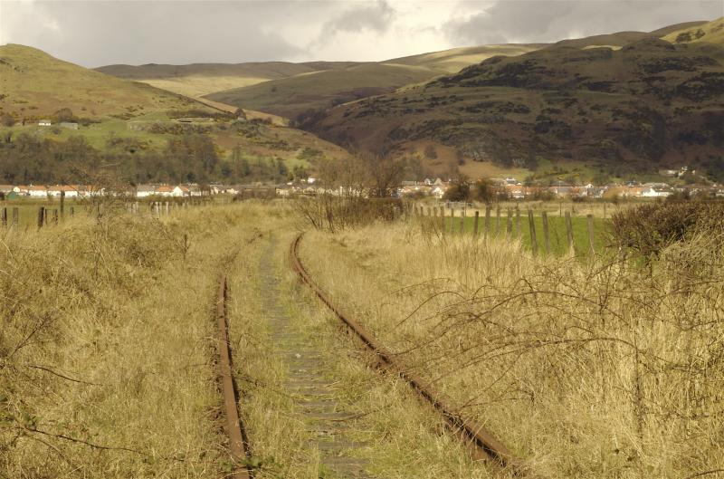 Towards Menstrie.jpg: Looking towards Menstrie near the A907 Photo of Towards Menstrie.jpg