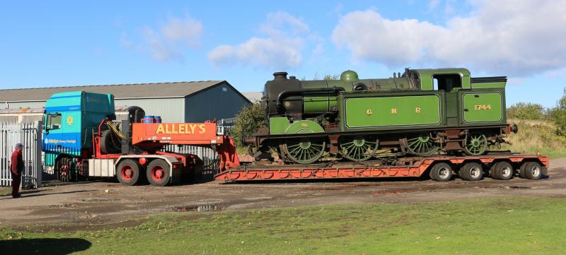 N2 at Bo'ness: The Gresley N2 0-6-2 Tank Engine arrives at Bo'ness to take part in the SRPS Steam Gala Photo of N2 at Bo'ness