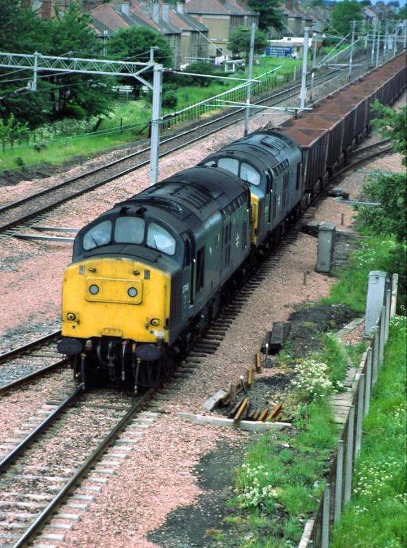 A pair of 37s: A pair of class 37 at Hillington Photo of A pair of 37s