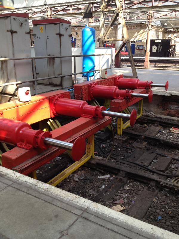 Crewe Buffers: Hydraulic Buffers, Crewe Platform 7 & 8 August 2013 Photo of Crewe Buffers
