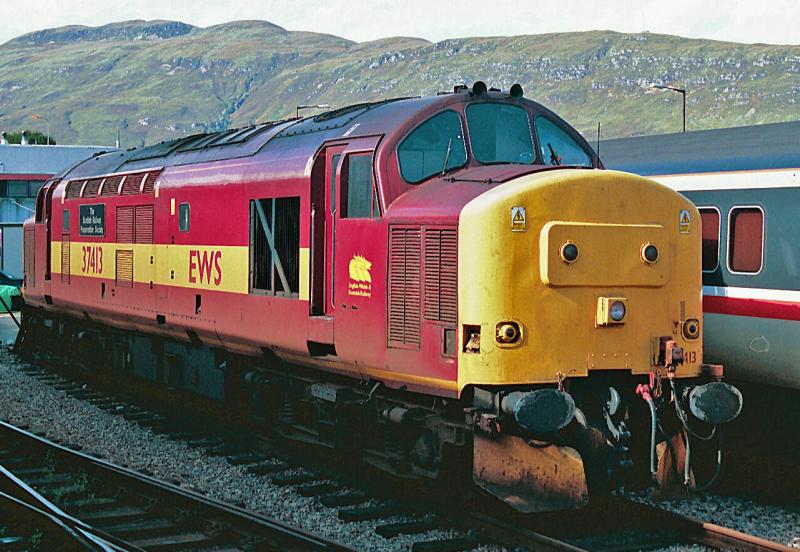 37413: 37413 stands at Fort William. Photo of 37413